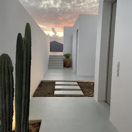 Theia * آداماس