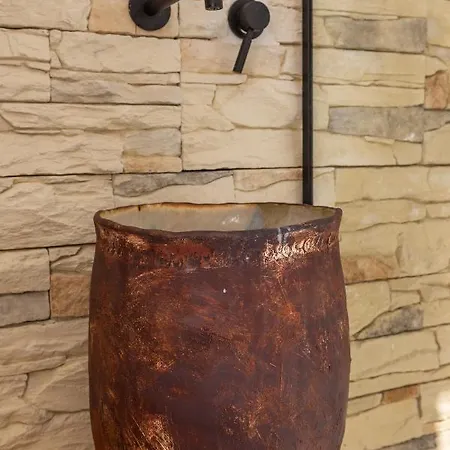 فيلة Theia آداماس