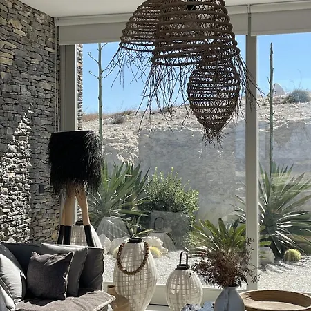 Theia * Adamantas (Milos)